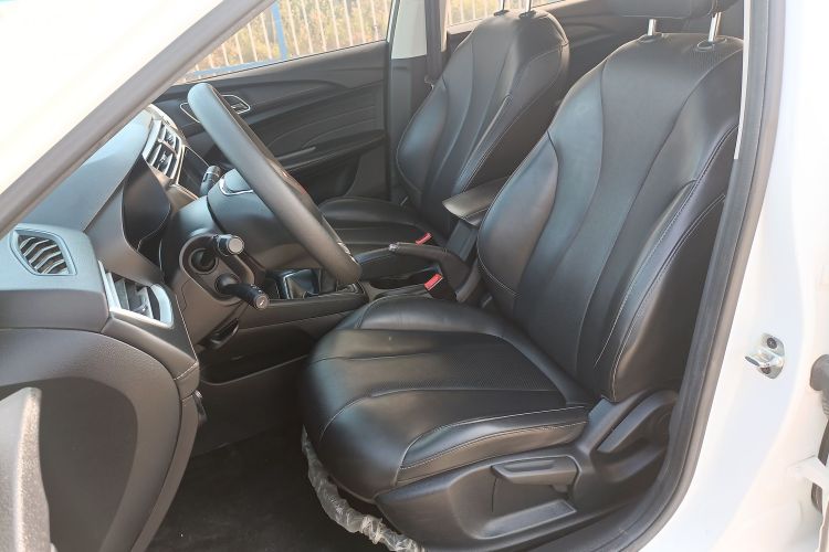 荣威i5 2019款 1.5L 手动4G互联领豪旗舰版中控内饰19