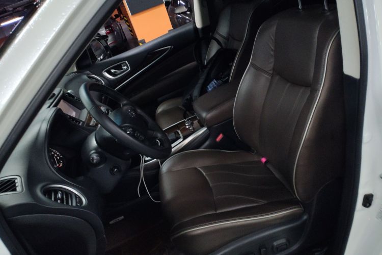 英菲尼迪QX60(进口) 2016款 2.5 S/C Hybrid 两驱卓越版 国V中控内饰19