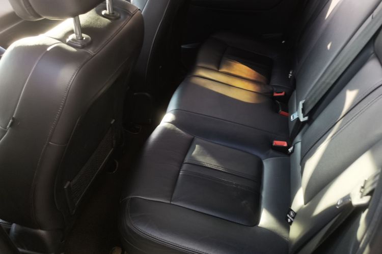 标致3008 2015款 1.6THP 自动潮流版中控内饰21