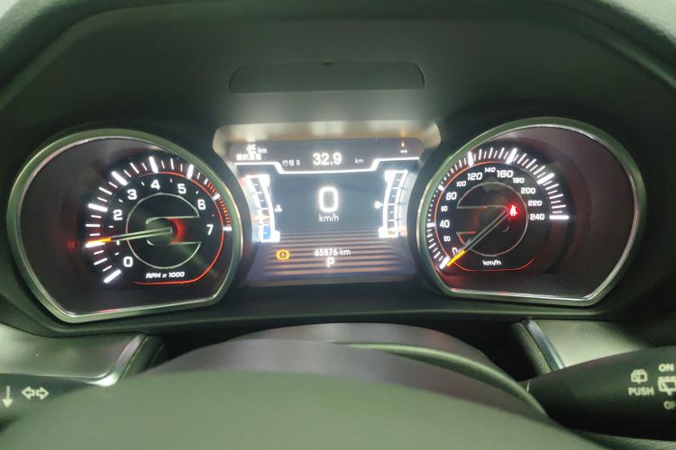 Jeep 大指挥官 2020款 2.0T 两驱精英版中控内饰14