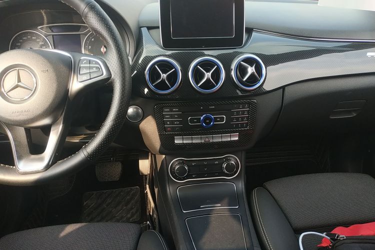 奔驰B级 2015款 B 200 动感型中控内饰16