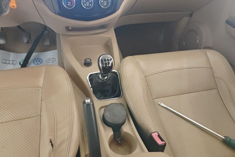 五菱汽车 五菱宏光 2014款 1.2L S舒适型国IV中控内饰18