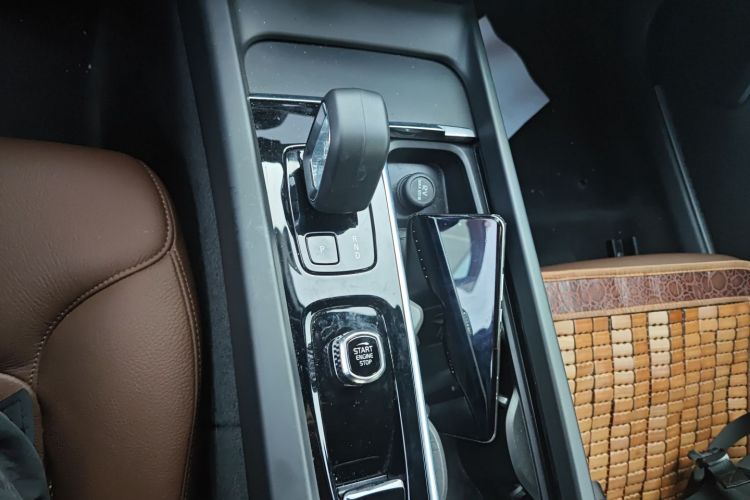 沃尔沃S60 2025款 B4 智逸豪华版中控内饰18