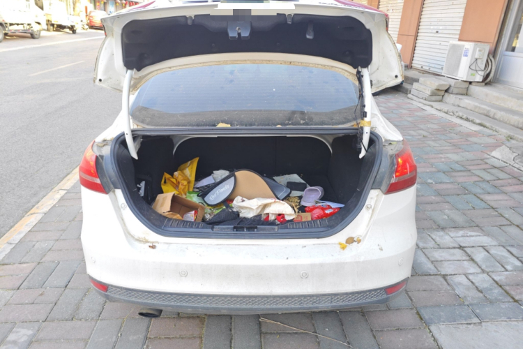 福特 福克斯 2015款 三厢 EcoBoost 125 手动超能风尚型局部细节23