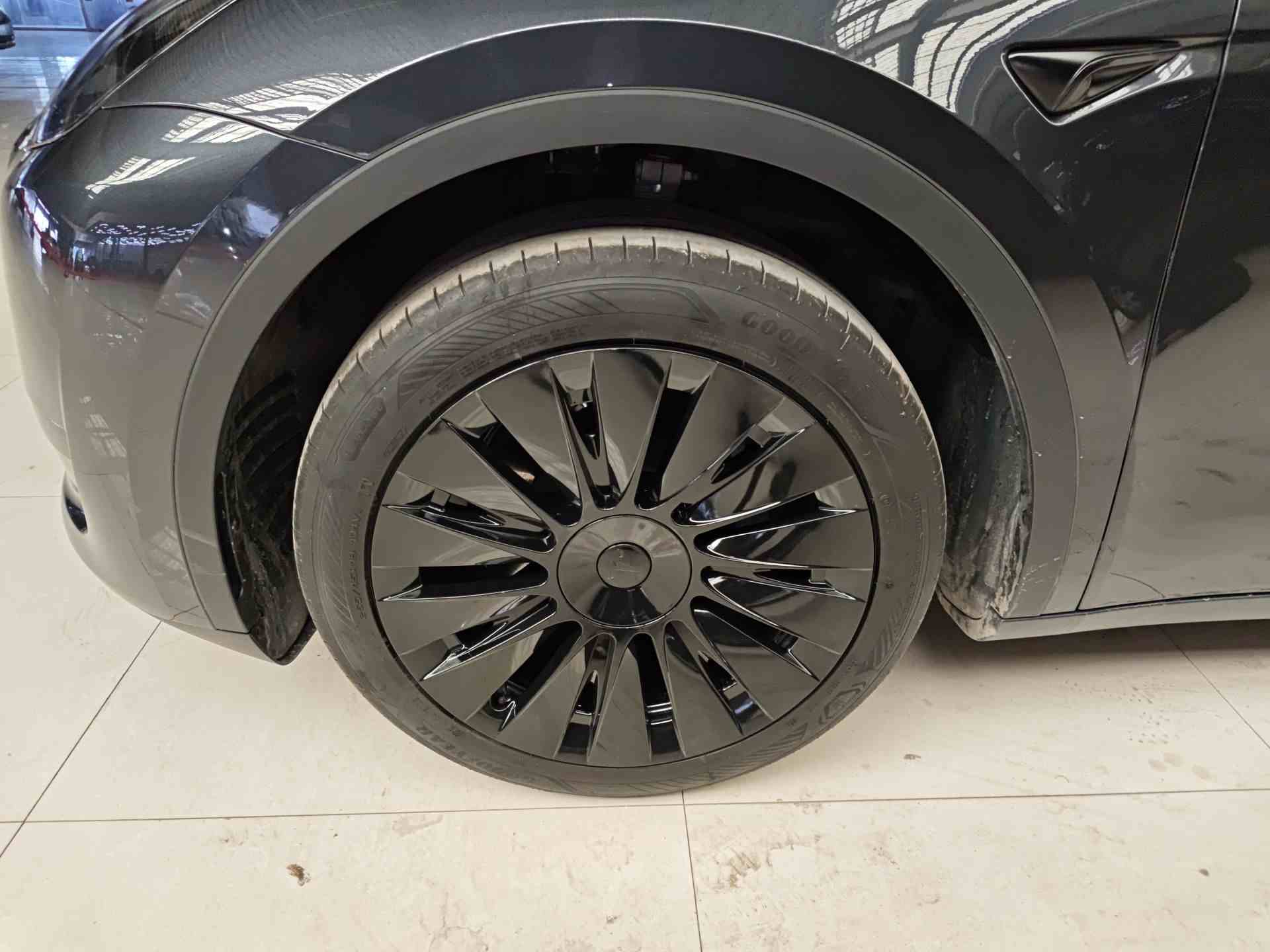 特斯拉 Model Y 2024款 后轮驱动版(2)