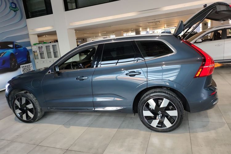 沃尔沃XC60新能源 2024款 T8 插电混动 长续航四驱智远豪华版车身外观4
