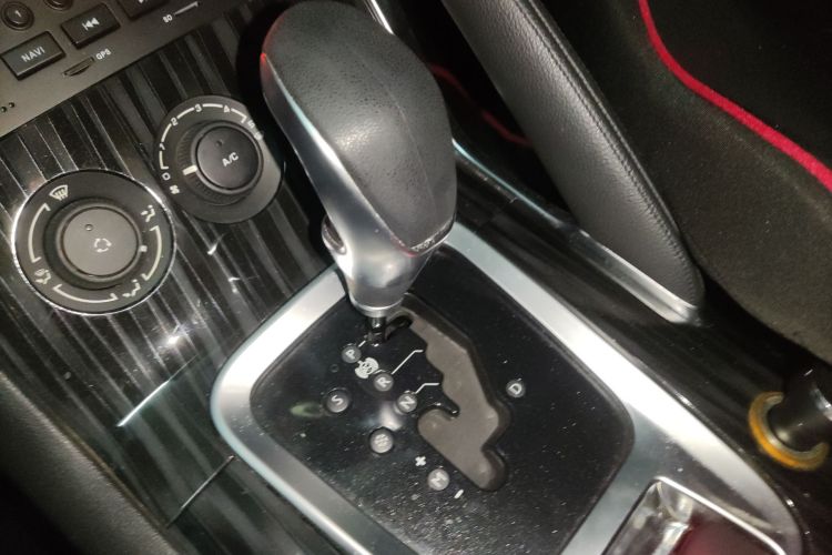 标致3008 2015款 1.6THP 自动经典版局部细节18