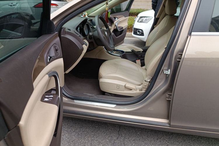 别克 君威 2012款 2.0L 舒适版中控内饰7003