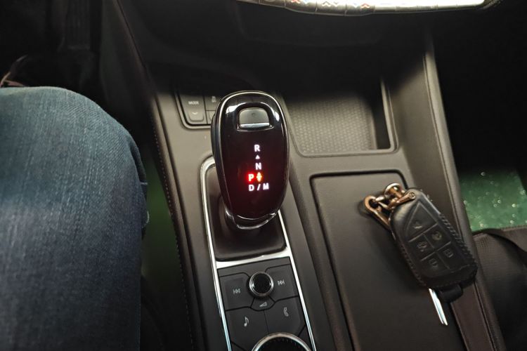 凯迪拉克CT5 2022款 28T 风尚型中控内饰18