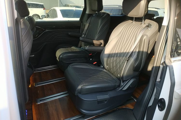 上汽大通MAXUS 大通G90 2022款 2.0T 星辰七座版中控内饰21