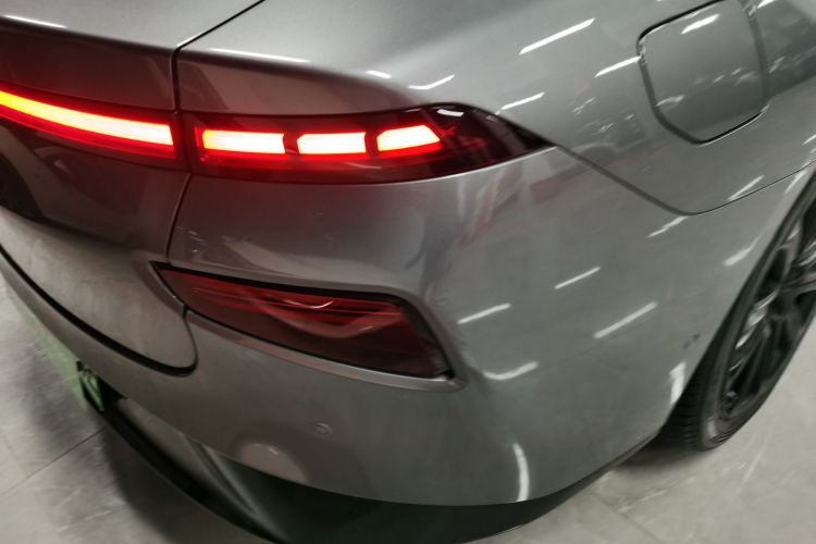 小鹏P7 2020款 670N车身外观9