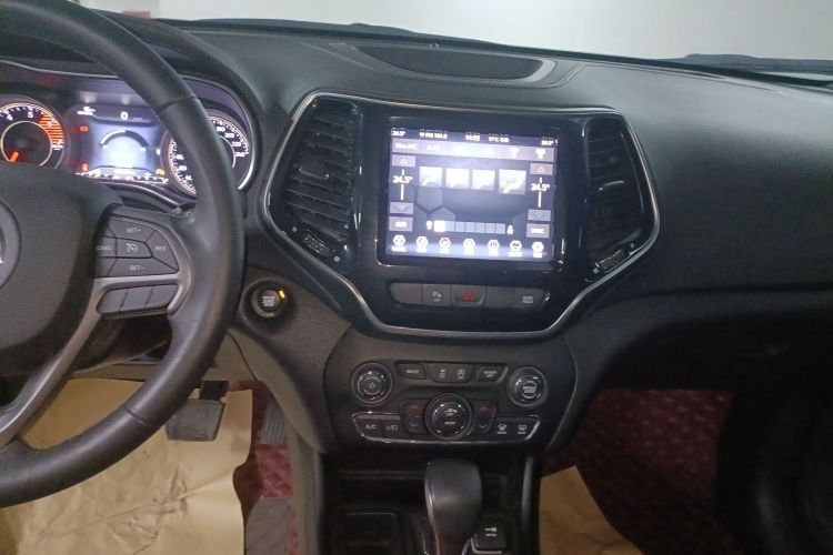 Jeep 自由光 2019款 2.0T 两驱智享版 国VI中控内饰16