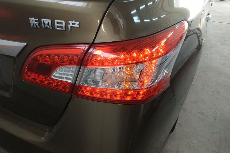 日产 轩逸 2014款 1.6XV CVT尊享版车身外观9