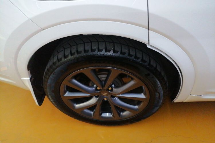 理想汽车 理想ONE 2020款 增程6座版车身外观6008