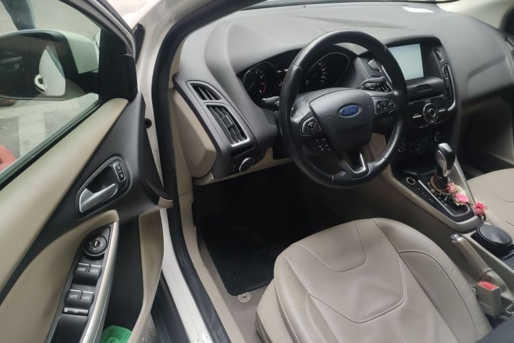 福特 福克斯 2015款 三厢 EcoBoost 180 自动旗舰型中控内饰7003