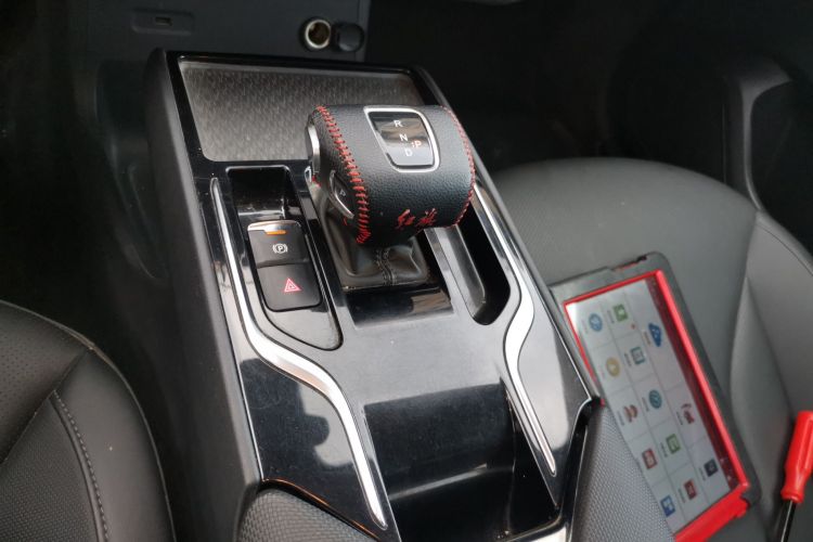 红旗E-QM5 2022款 431km 充电乐享版中控内饰18