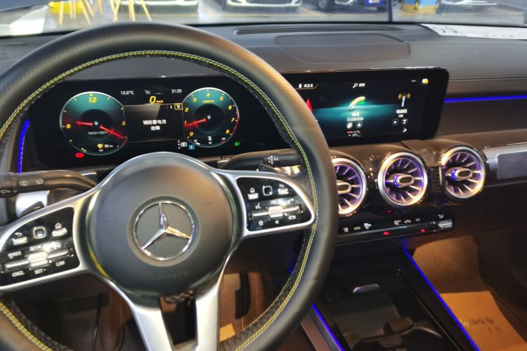 奔驰GLB 2021款 GLB 200 动感型局部细节18