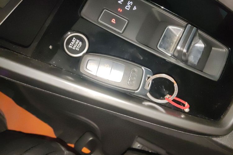 奥迪A3 2021款 A3L Limousine 35 TFSI 进取运动型中控内饰7001