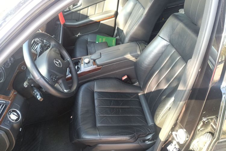 奔驰E级 2012款 E 300 L 优雅型局部细节19