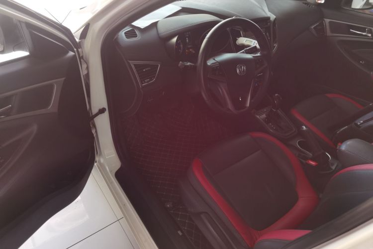 长安 逸动 2016款 XT 1.6L 自动俊酷型中控内饰7002