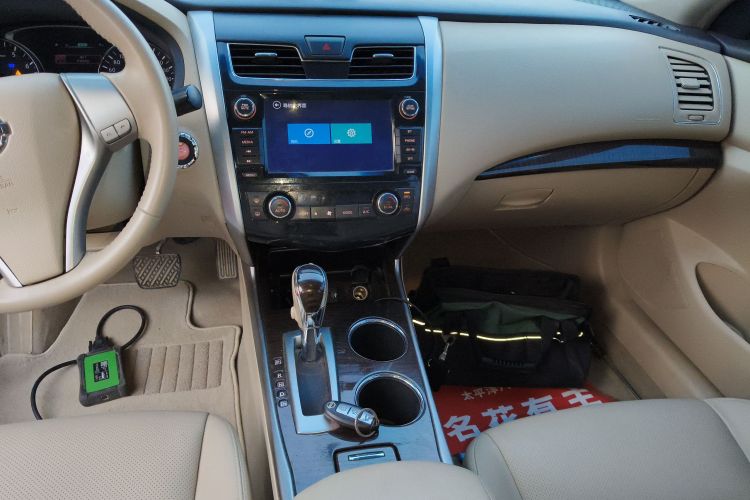 日产 天籁 2013款 2.0L XL舒适版中控内饰16