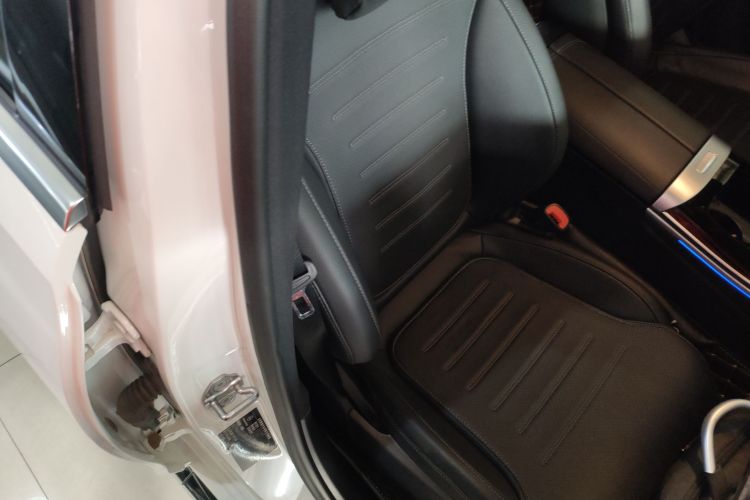 奔驰C级 2023款 改款 C 260 L 运动版局部细节41