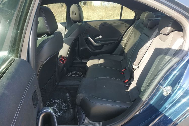 奔驰A级 2020款 A 200 L 运动轿车中控内饰21