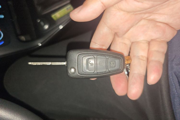 福特 福克斯 2017款 三厢 1.6L 手动风尚型智行版中控内饰11