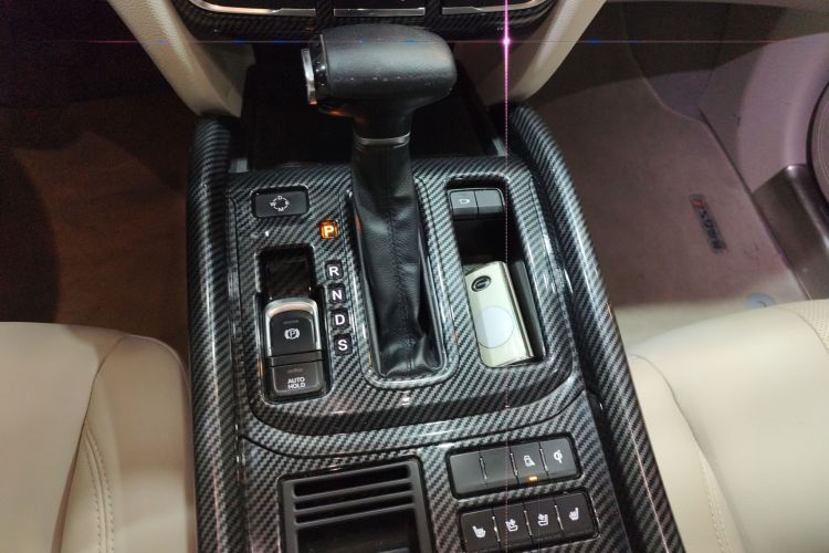 广汽传祺 传祺GS8 2017款 320T 两驱豪华智联版（七座）中控内饰18