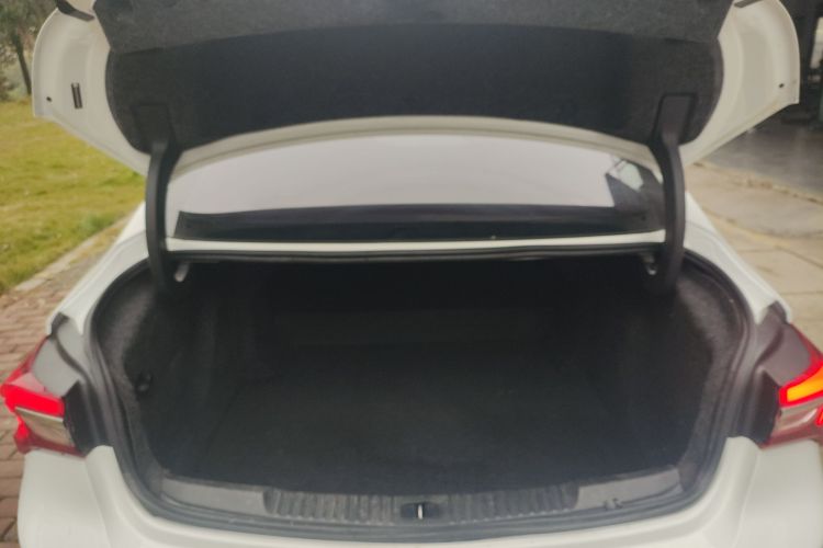 别克 威朗 2020款 15T 自动进取型机舱底盘23