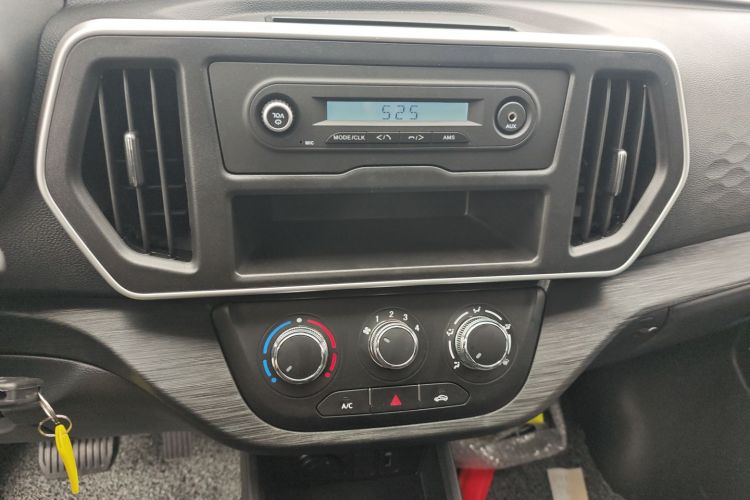 长安凯程 长安睿行EM60 2025款 客运版 舒适型 6座 300km 背掀门中控内饰16