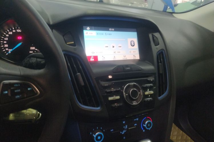 福特 福克斯 2020款 两厢经典 1.5L 自动风尚型中控内饰16