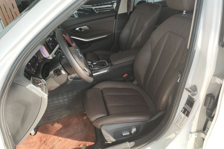 宝马3系 2022款 320i 运动套装局部细节19