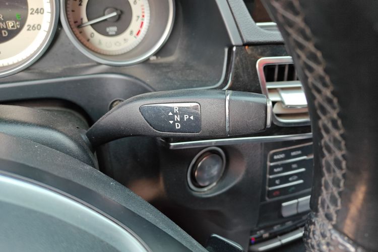 奔驰E级 2015款 改款 E 260 L 运动型局部细节18