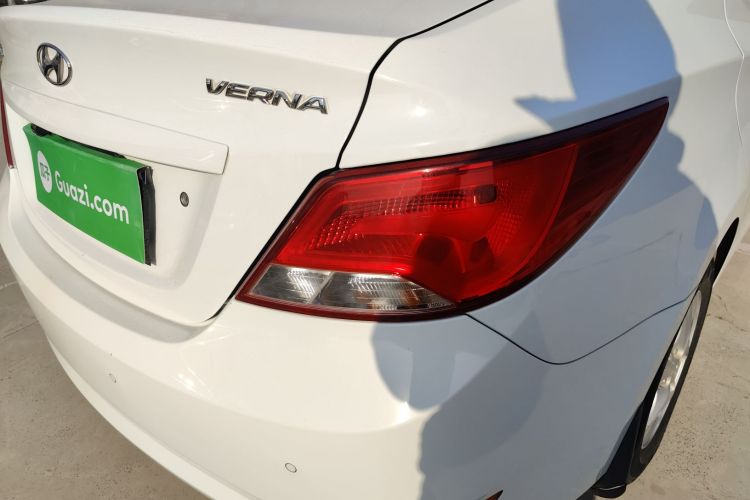 现代 瑞纳 2014款 1.4L 手动智能型GLS车身外观9