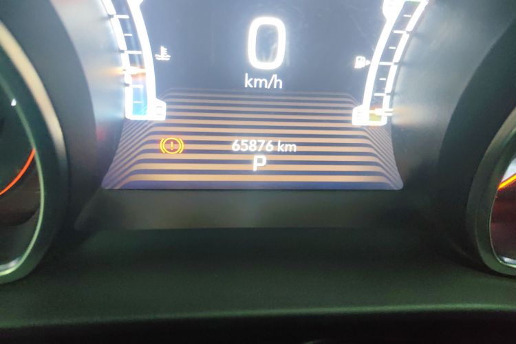 Jeep 大指挥官 2020款 2.0T 两驱精英版中控内饰15