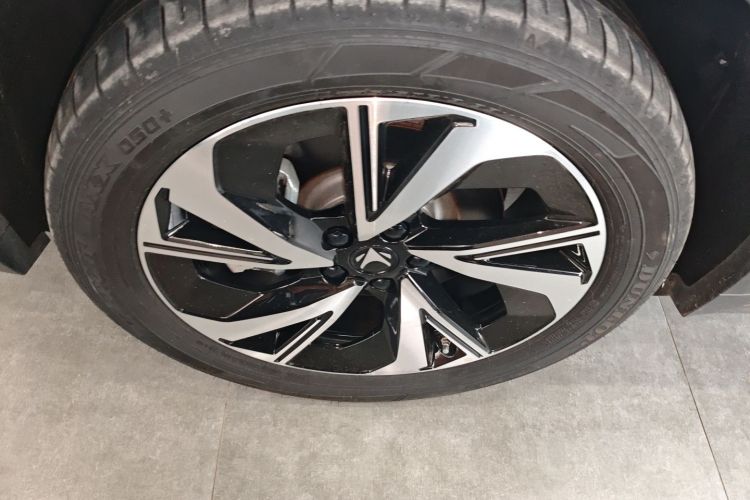 ARCFOX极狐 极狐 阿尔法T(ARCFOX αT) 2023款 480 森林版 175kW车身外观35