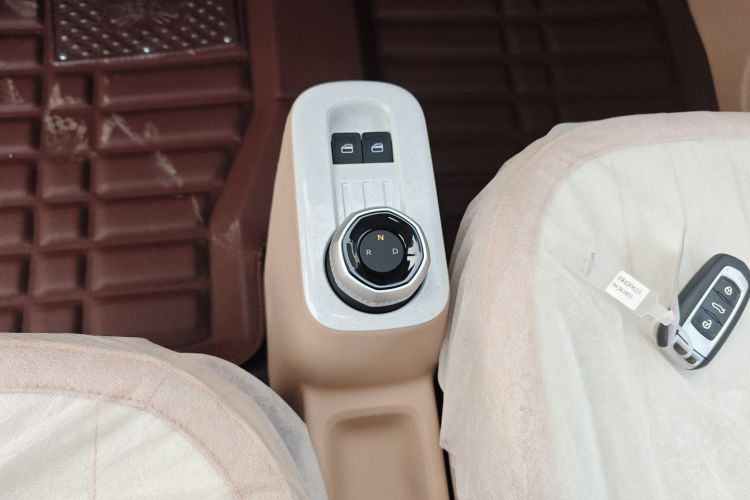 吉利银河 2024款 熊猫mini 200km 耐力熊中控内饰18