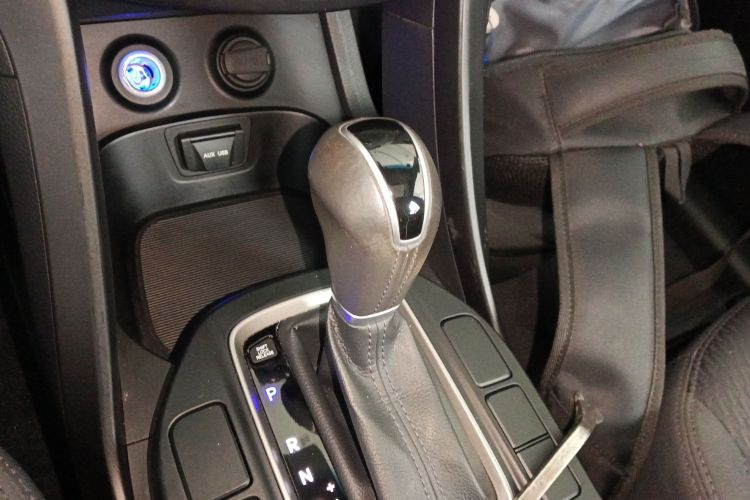 现代 胜达 2015款 2.0T 自动两驱舒适型 5座局部细节18