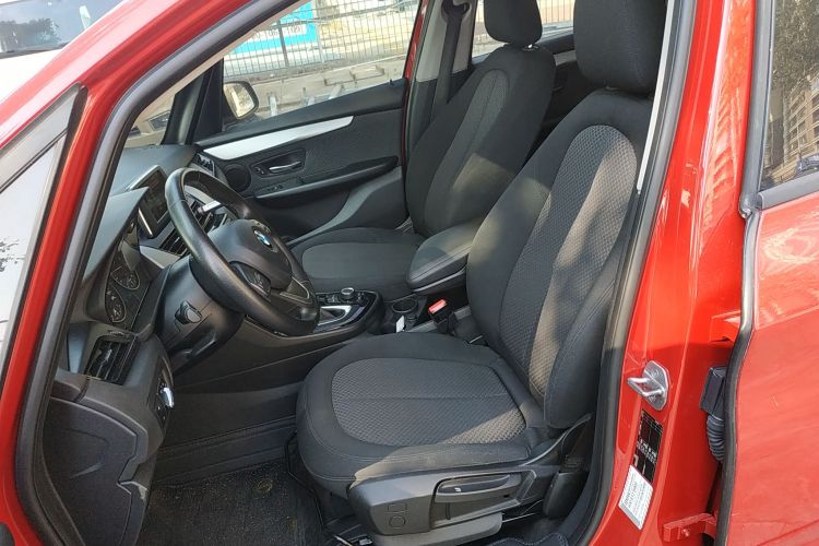 宝马2系旅行车 2016款 218i 领先型中控内饰19