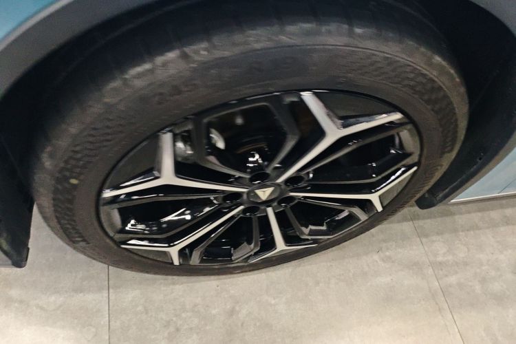 深蓝汽车 深蓝L07 2024款 300Max乾崑智驾ADS SE增程版车身外观6007