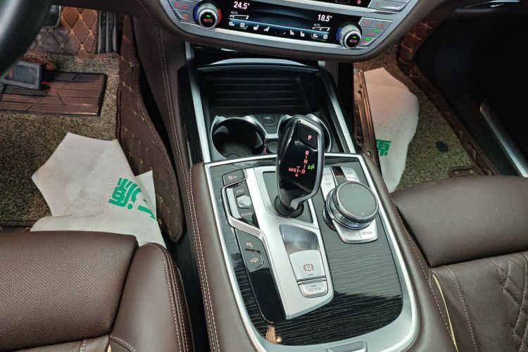 宝马7系 2019款 改款 730Li M运动套装中控内饰18