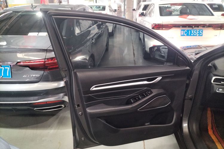 吉利汽车 帝豪 2023款 第4代冠军版 1.5L CVT尊贵型中控内饰7007