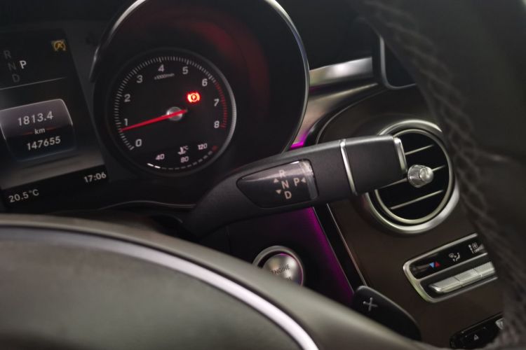 奔驰GLC 2016款 GLC 300 4MATIC 动感型中控内饰18