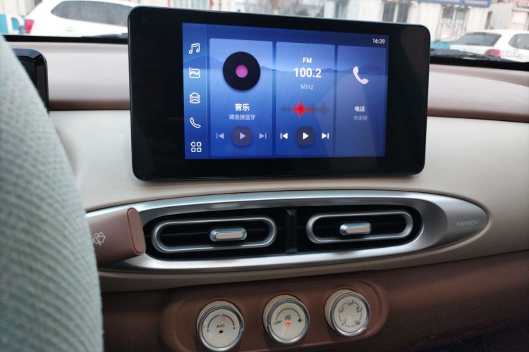 五菱汽车 宏光MINIEV 2025款 四门版 臻享+款中控内饰16