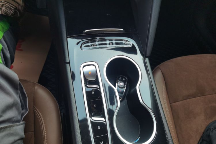 别克 君威 2023款 552T 智享型中控内饰18