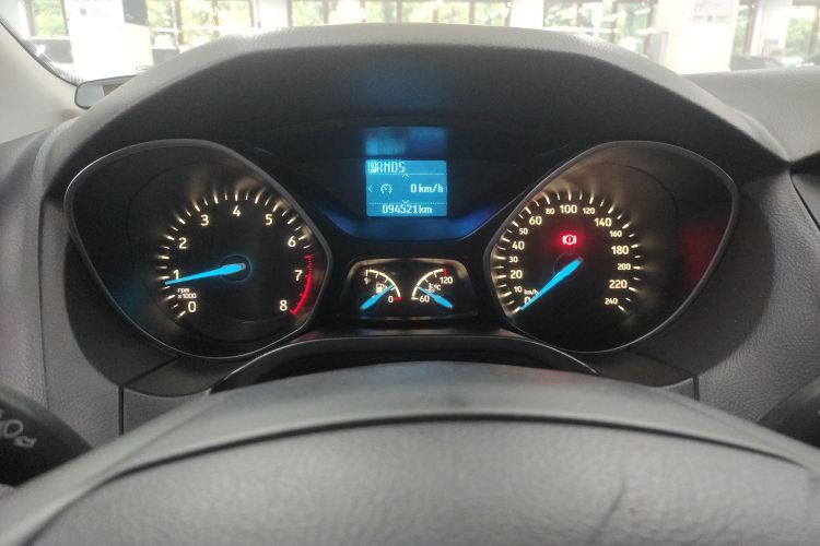 福特 福克斯 2017款 三厢 1.6L 自动风尚型智行版中控内饰14