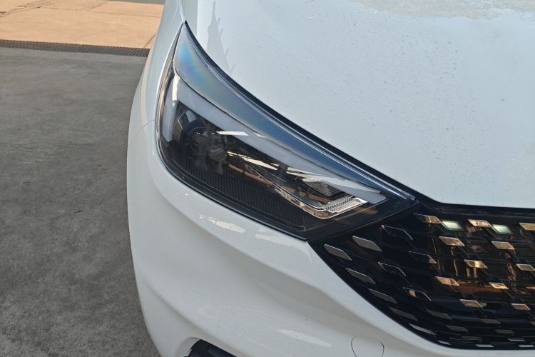 江铃集团新能源 易至EV3 2025款 Plus 330KM豪华型车身外观8