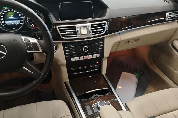 奔驰E级 2015款 改款 E 200 L中控内饰16