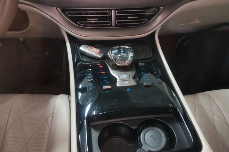 腾势D9 2022款 DM-i 970 四驱旗舰型中控内饰18